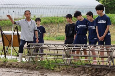 内海さんに教えてもらう様子