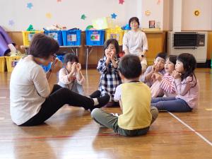 小さな栗の木の下で